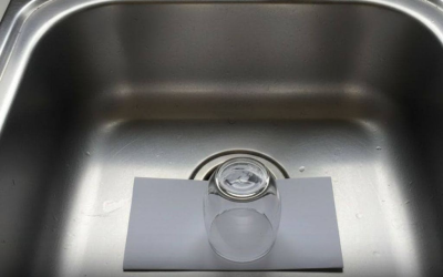Une astuce pour l’évier à utiliser absolument avant vos vacances