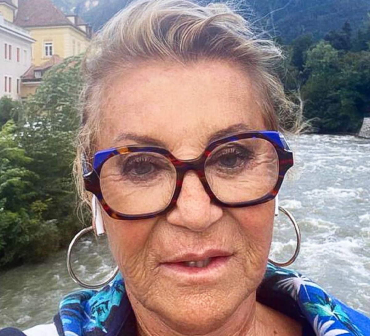 Sheila fête ses 60 ans de carrière, mais la chanteuse est méconnaissable, “j’ai été victime d’un…Voir plus