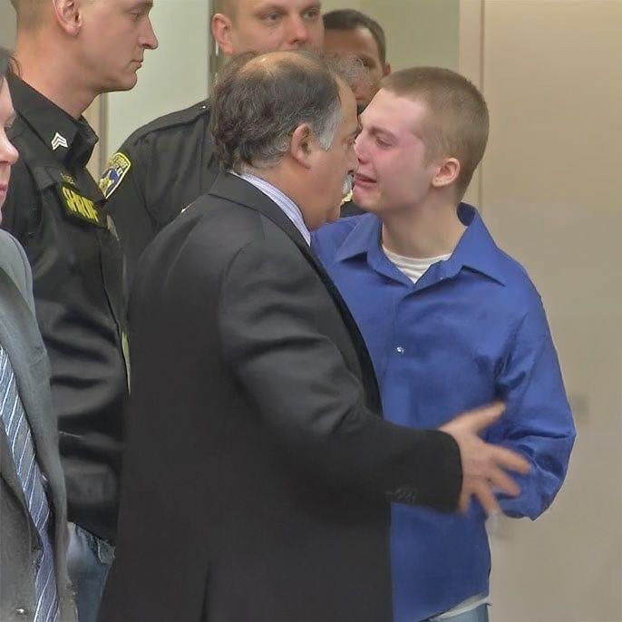 Un adolescent condamné à 452 ans de prison après avoir..Voir plu