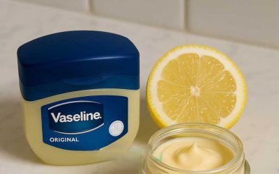 Ma grand-mère ne jurait que par ça : mélanger deux ingrédients à de la vaseline et l’appliquer quotidiennement pour effacer définitivement les rides.